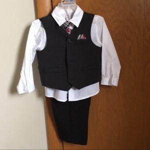 Boys 24 mo suit set with vest